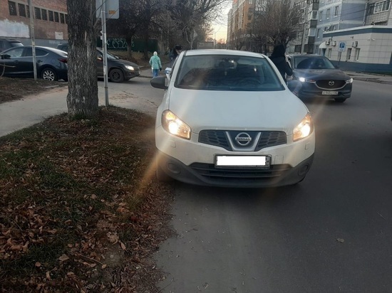 На улице Есенина в Рязани на переходе Nissan сбил 66-летнюю женщину