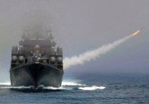 Замглавы МИД РФ Сергей Рябков заявил, что Россия готова давать отпор "череде провокаций" американских кораблей и их партнеров в Черном море