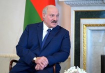 Александр Лукашенко и его команда активно играют в официальное признание Крыма российским, но неизменно останавливаются в нескольких миллиметрах от окончательного и бесповоротного финального шага