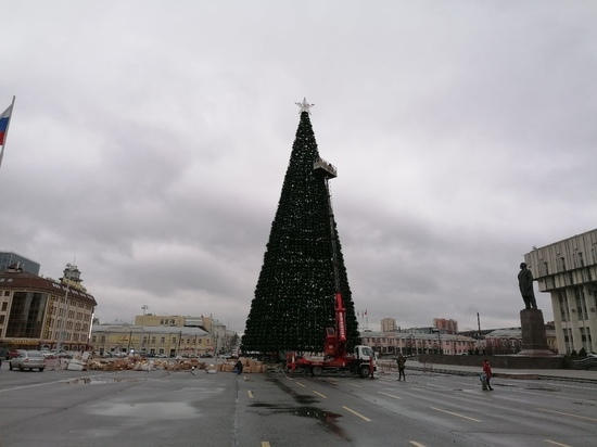В Туле на установку трех искусственных елок потратят 171 тысячу рублей