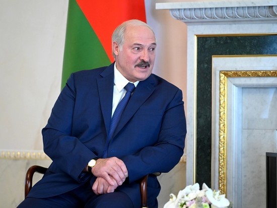 Президент Белоруссии оставляет себе лазейку на Запад