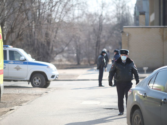 Полицейские в Волгограде спасли жизнь пассажира автомобиля