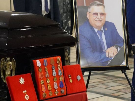 Глава РБ попросил депутатов горсовета Стерлитамака увековечить его память