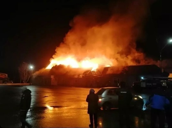 В Павловске полтора часа тушили серьезный пожар в местном кафе