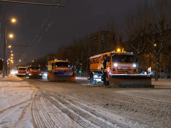 На борьбу со снегом в Казани вышли 245 единиц спецтехники