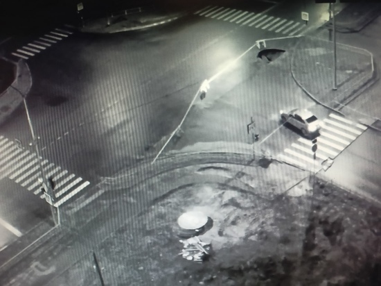 Водители Петрозаводска не боятся провала асфальта в месте коммунальной аварии