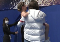 В Токио состоялись короткие программы у женщин в рамках четвертого этапа Гран-при по фигурному катанию. В Японию приехала только одна российская спортсменка — Дарья Усачева была претендентом на победу, но получила травму во время разминки. В отсутствие россиянок за победу на NHK Trophy поборются японки, кореянки и американки.
