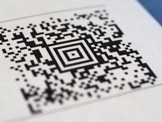Как пенсионерам получить QR-код без «Госуслуг» и нужен ли паспорт при его проверке