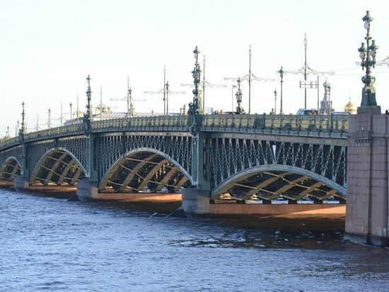 Стало известно, когда последний раз в этом сезоне разведут петербургские мосты