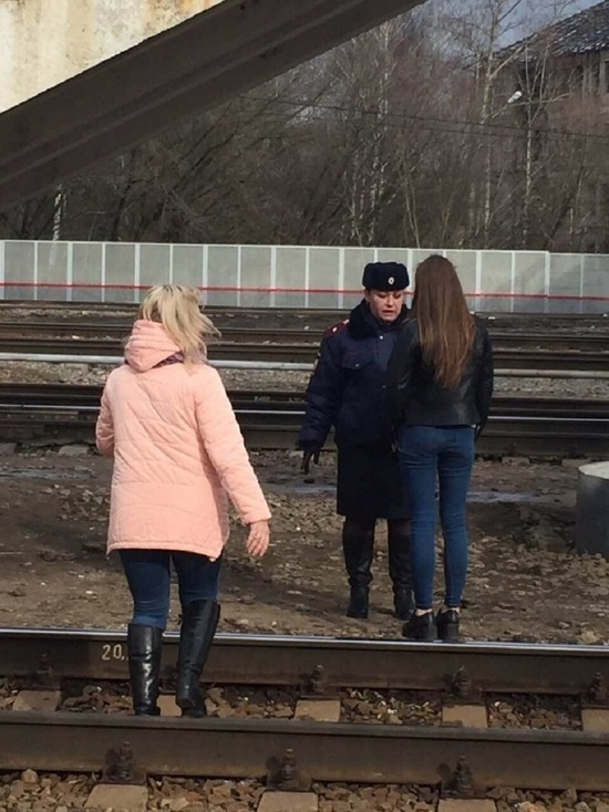 О культуре поведения на железной дороге напомнили жителям Серпухова