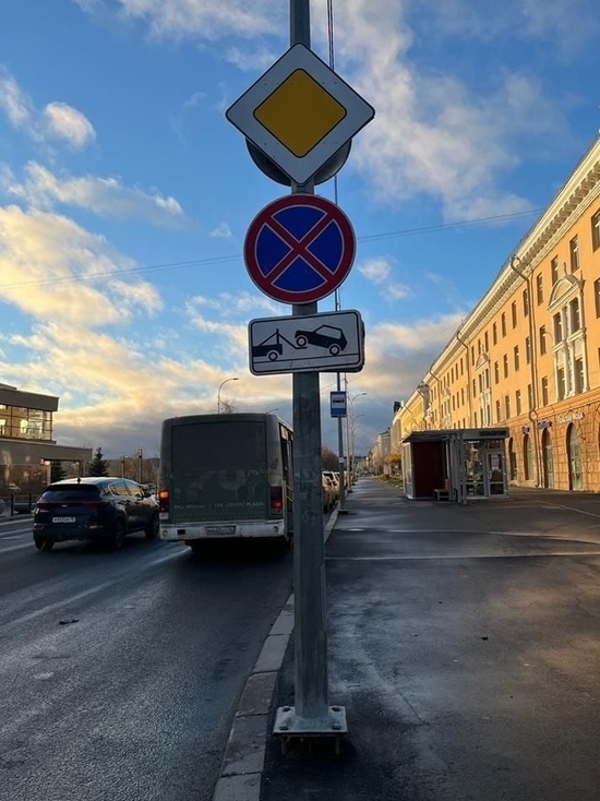 На проспекте Карла Маркса запретили остановку автомобилей