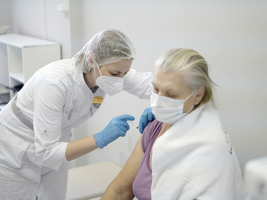 Непривитых пожилых людей на Кубани будут персонально приглашать на вакцинацию
