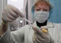 В России решение о прививках от коронавируса для детей на данный момент не принято