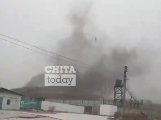 Читинец снял на видео дым, валящий из-под крыши одного из зданий ИК-5