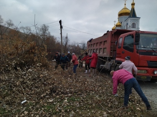 Ноябрьские морозы не помешали акции «Чистый четверг» в Донецке