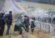 Великобритания отправляет своих военных к границе между Польшей и Белоруссией из-за обострения миграционного кризиса