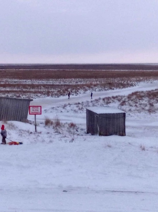 Дети скатываются на неокрепший лед: об опасных развлечениях юных северян рассказал глава Ямальского района