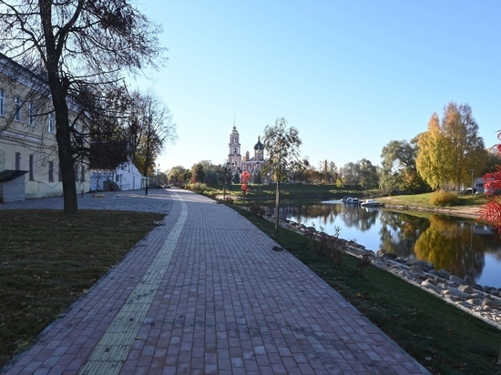 В Старой Руссе после нескольких лет работ открылась набережная Достоевского