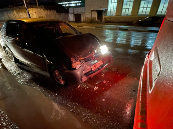 В Рязани пьяный водитель на Renault Logan врезался в маршрутку №47