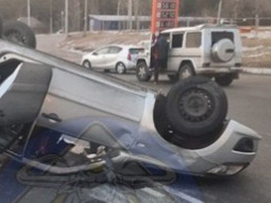 Женщина и двое детей пострадали в ДТП с перевернутой машиной в Чите