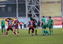 Первый тайм начался с автогола – в пользу «Томи» сыграл защитник «Велеса» Евгений Макеев.
