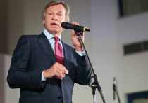 Сенатор Алексей Пушков раскритиковал британского генерала, начальника штаба обороны Ника Картера за попытку переложить ответственность за обострение отношений на беженцев с белорусско-польской границы