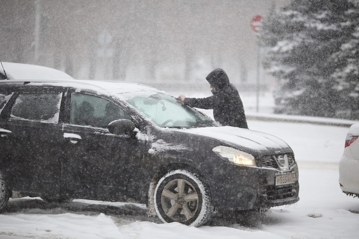 Стояли сильные морозы. Снегопад в Волгограде. Снегопад Волгоград март. Машина заводись 2012.