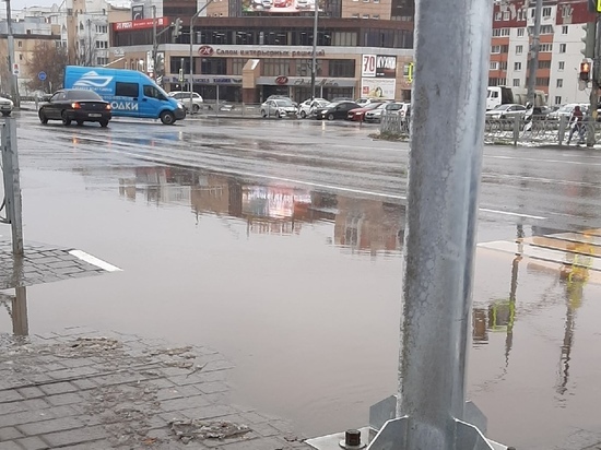 В Рязани затопило переход на перекрёстке у гипермаркета «Глобус»