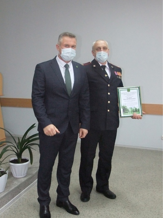 Глава Торопецкого района наградил сотрудников МВД