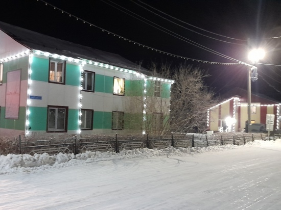 Как в сказке: здания украсили праздничной подсветкой в Панаевске