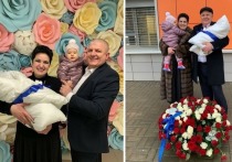 Всего год назад новосибирская звезда телешоу «Битва экстрасенсов» Елена Голунова создала маленькую, но очень приятную сенсацию: в 52 года она родила дочку.