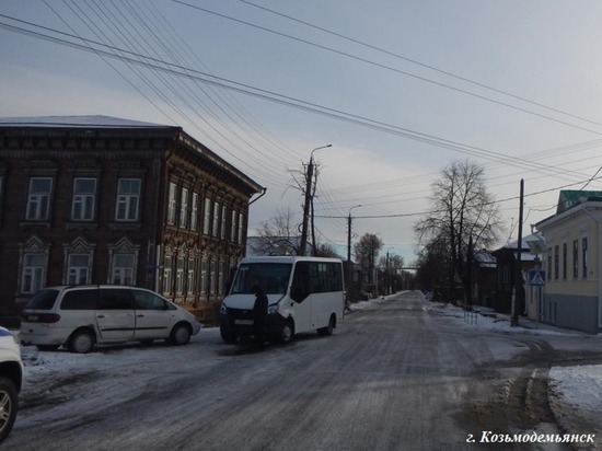 Пассажир попал в больницу после столкновения авто в Козьмодемьянске