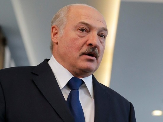 Лукашенко предложил вывезти мигрантов в Мюнхен самолетами «Белавиа»