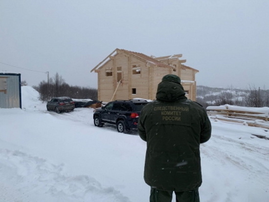 В Мурманске разбился рабочий, упав с крыши строящегося дома