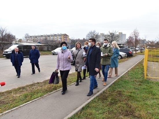 Жители Крейды в Белгороде пожаловались вице-мэру на благоустройство микрорайона