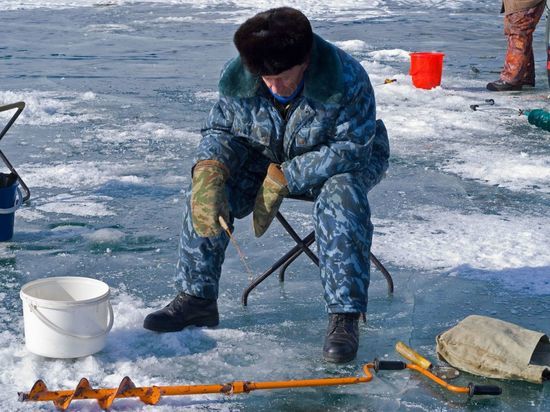 В Петербурге запретили выходить на лед с 16 ноября
