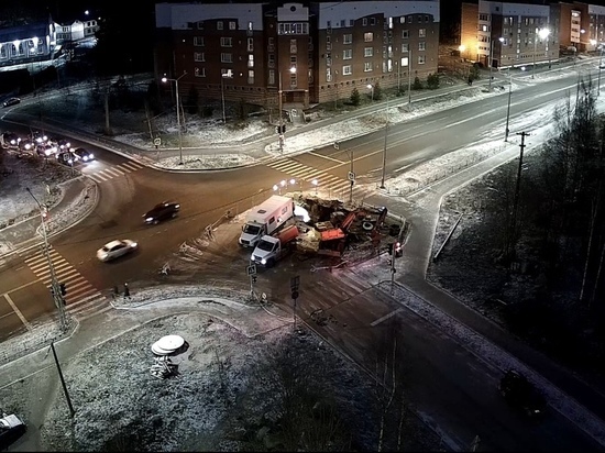 Коммунальщики планируют устранить провал асфальта в Петрозаводске до конца недели