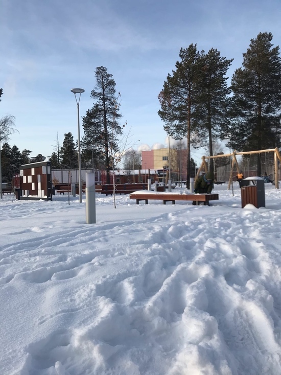 Заваленную снегом новую площадку в Ноябрьске почистили после жалобы в соцсети