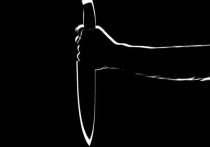 В Алексеевке мужчина устроил кровавые разборки на улице, во время которых ранил ножом двух мужчин