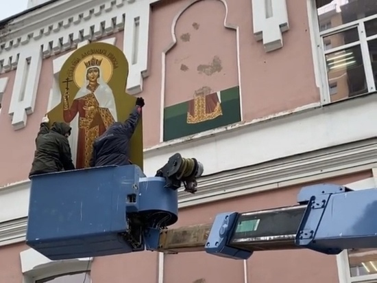 В Улан-Удэ на фасад детской больницы установили старинную икону