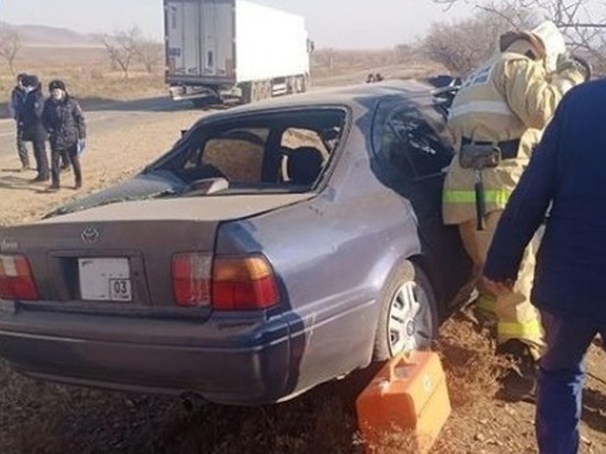 В Джидинском районе Бурятии автомобиль при ДТП выбросило в кювет