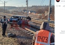 Утром 17 ноября на станции "Беломестное" в Белгородском районе водитель "Жигулей" выехал на железнодорожные пути перед приближающимся локомотивом