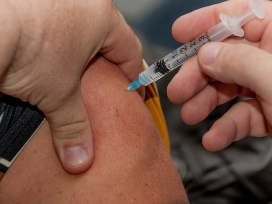 Еще ряд сфер в Кировской области обязали сделать вакцину от ковида