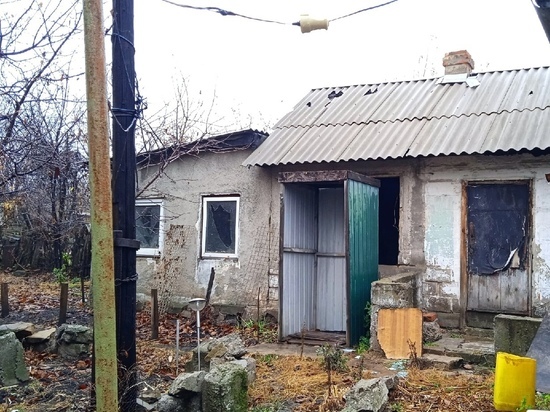 В Кировском районе Донецка снарядом выбило окно и дверь