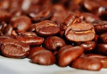 Согласно новому исследованию, употребление двух чашек кофе и двух чая в день может снизить риск инсульта и слабоумия на треть