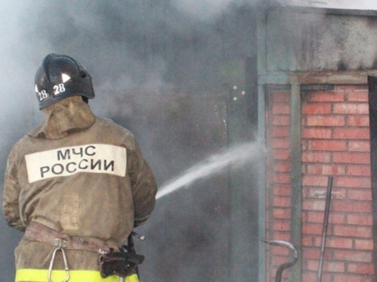 В Хабаровске загорелось складское помещение