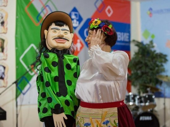 В Астрахани в  международный день мужчин женщины напомнили им, что они всегда рядом