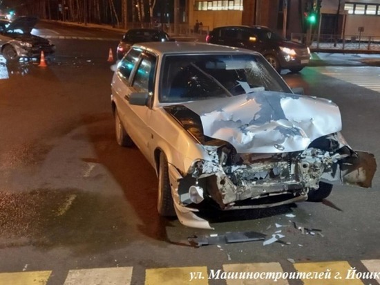 Три человека пострадали при столкновении автомашин в Йошкар-Оле