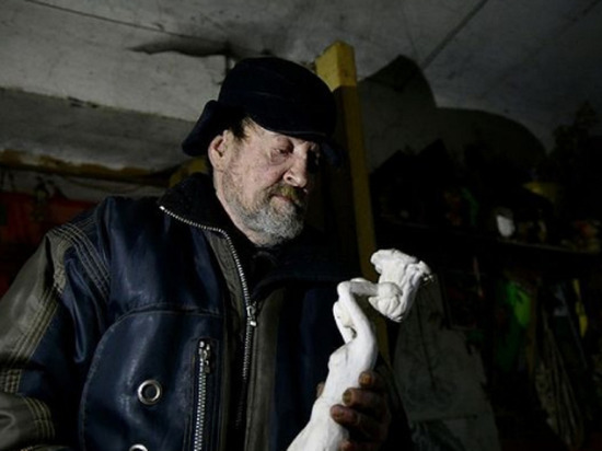 Куйвашев пообещал разобраться, почему скульптор Попов живет в бомбоубежище