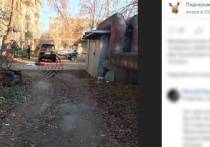 В городе Валуйки Белгородской области возле подъезда многоквартирного дома нашли тело мужчины